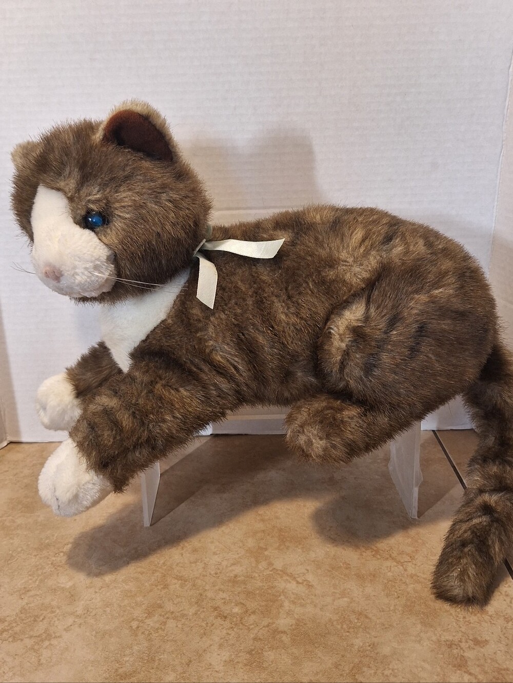 Dakin 1987 Plush Brown Tabby Tiger Cat Kitty Laying White Boots 14" Blue Eyes